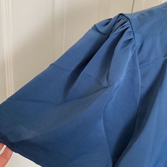 BloomChic Blue Pleated Puff Sleeve Keyhole Top Sz 18-20 - Picture 4 of 7